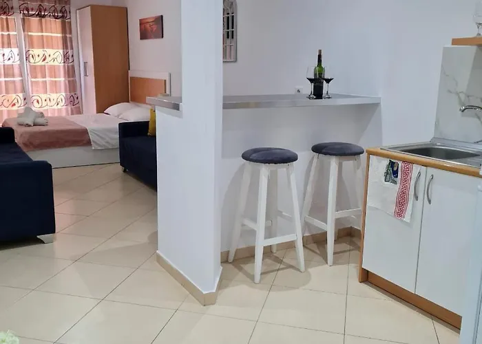 By The - Appartement